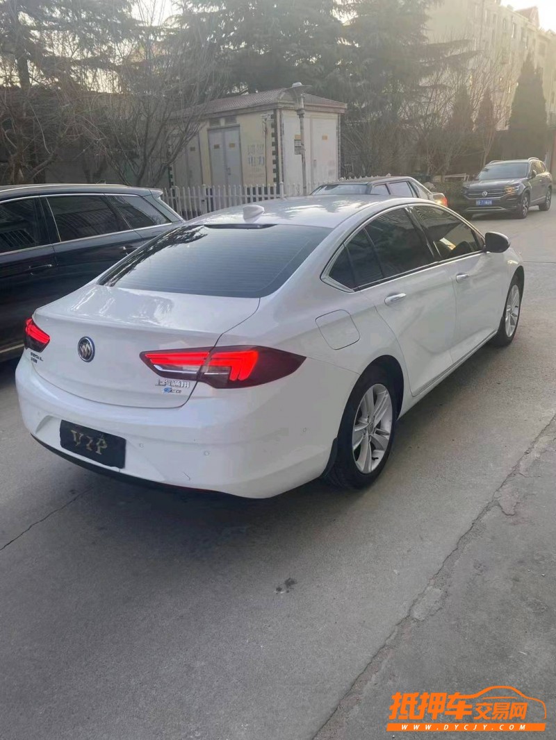 青岛18年别克君威7