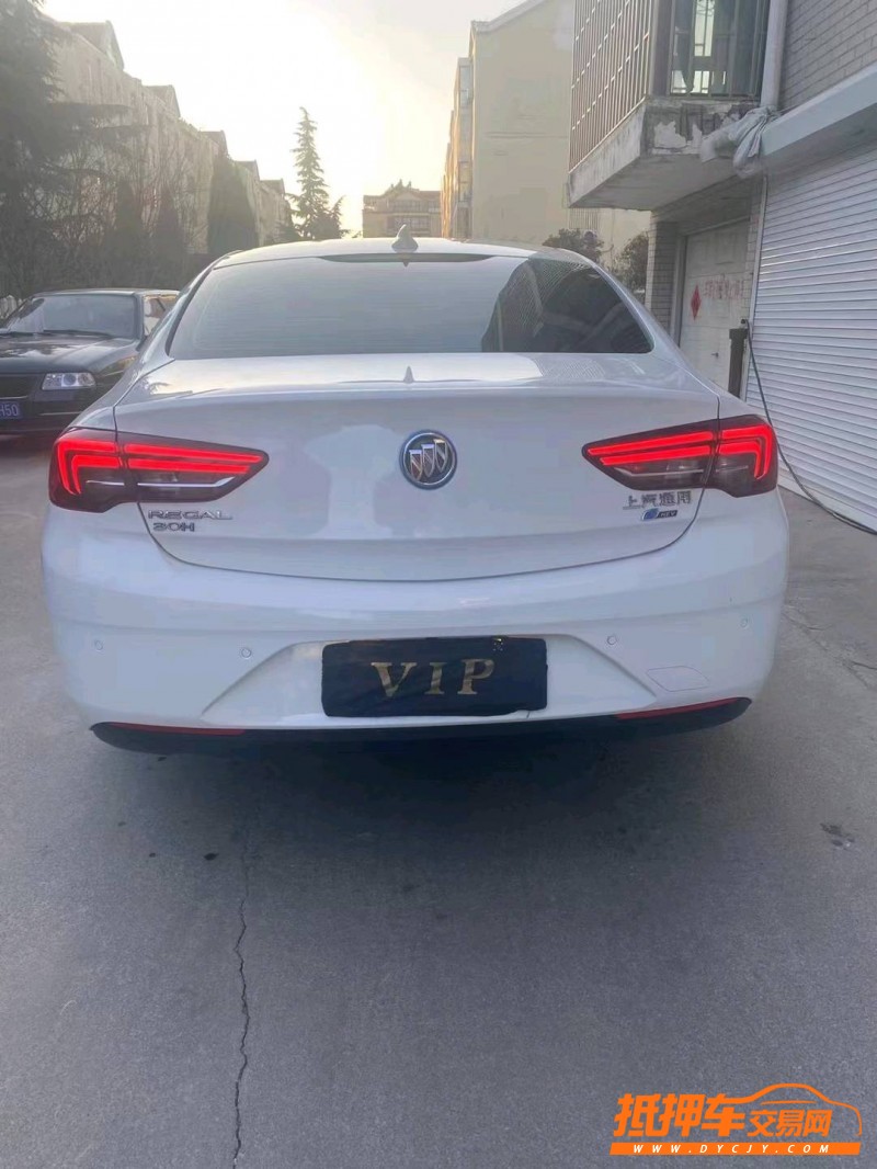 青岛18年别克君威8