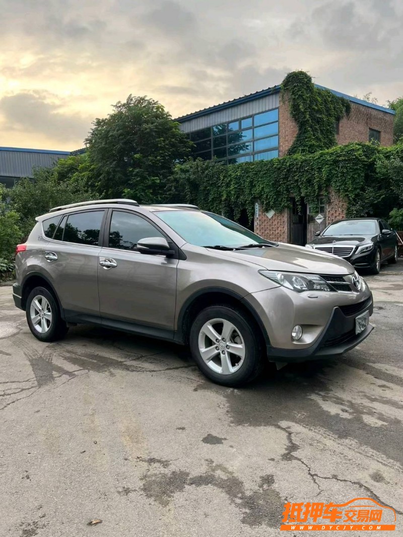 沈阳13年丰田RAV44