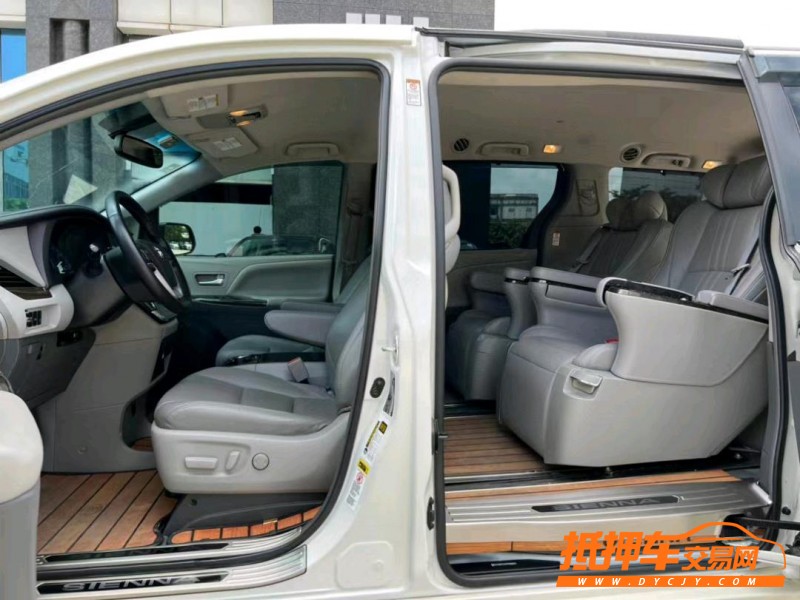 东莞17年丰田塞纳8