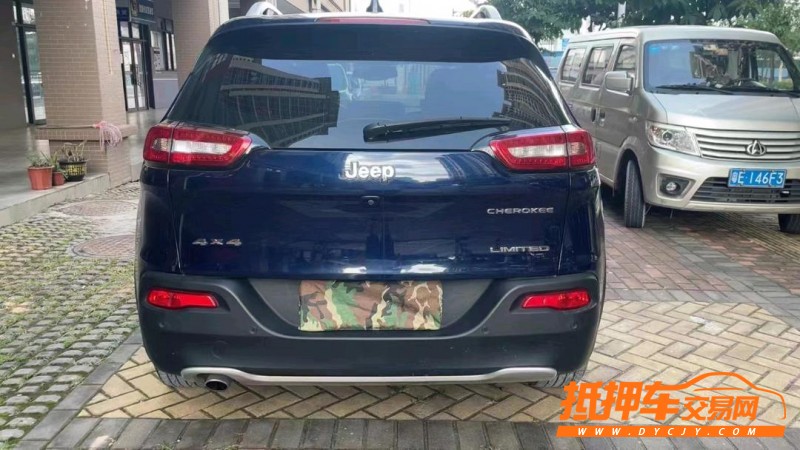 呂梁18年Jeep自由光8