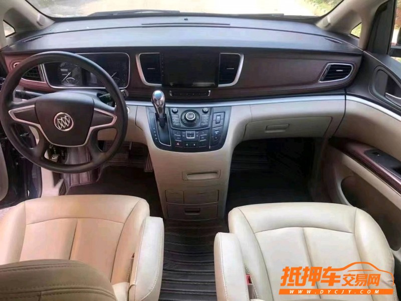 青岛17年别克GL84