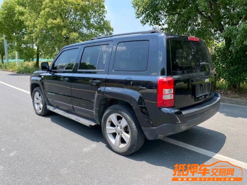 嘉興14年Jeep自由客7
