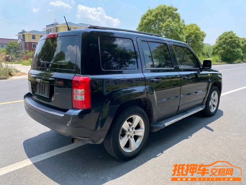 嘉興14年Jeep自由客8